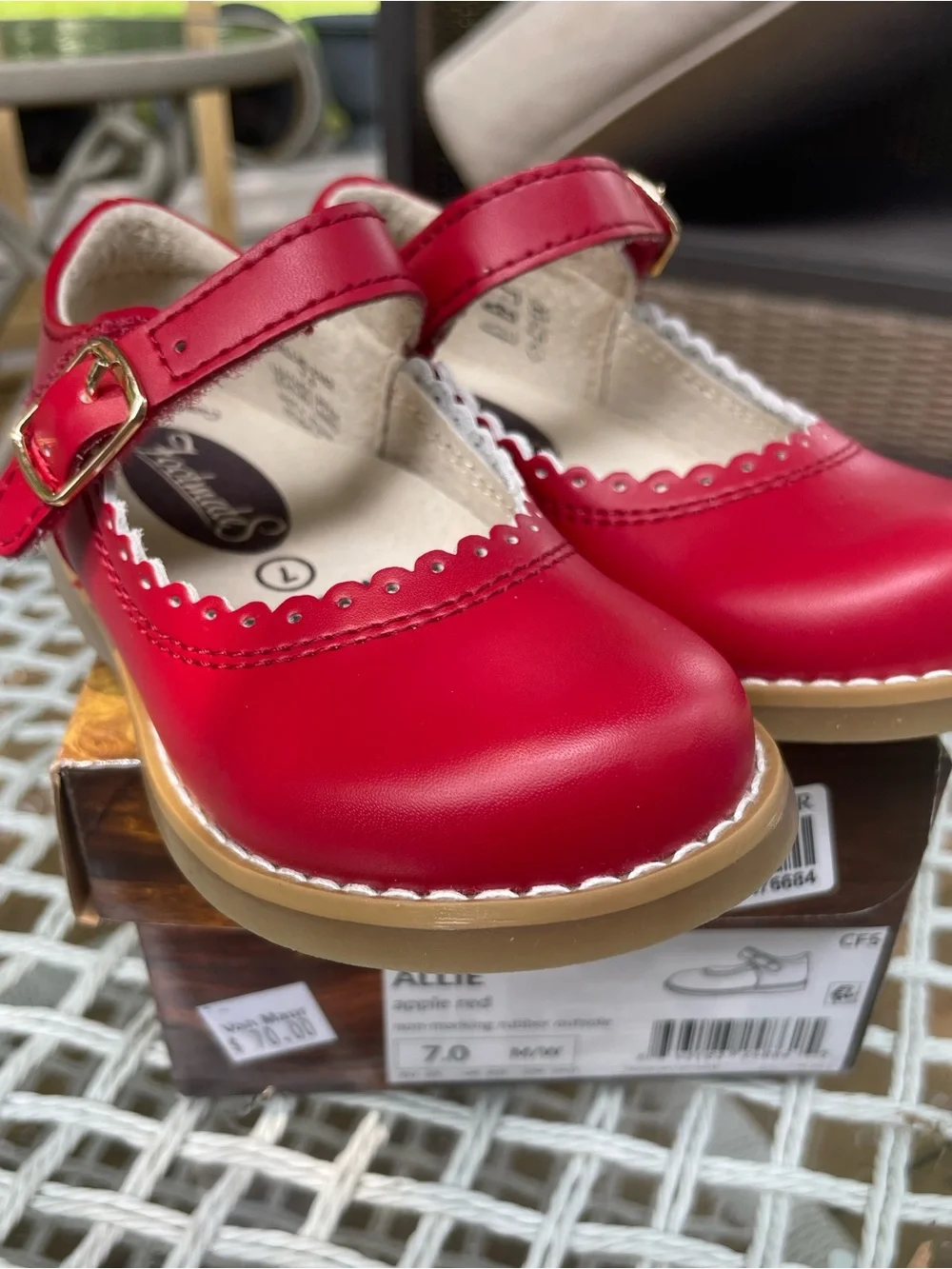 NIB VON MAUR ALLIE APPLE RED Girls Dress Shoes Sz 7